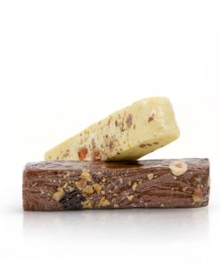 Ciocolata de casa alba cu nuci prajite si caise - Baton 100g